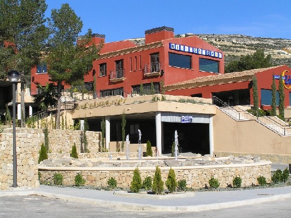 Commercial premises for rent at Cumbre del Sol