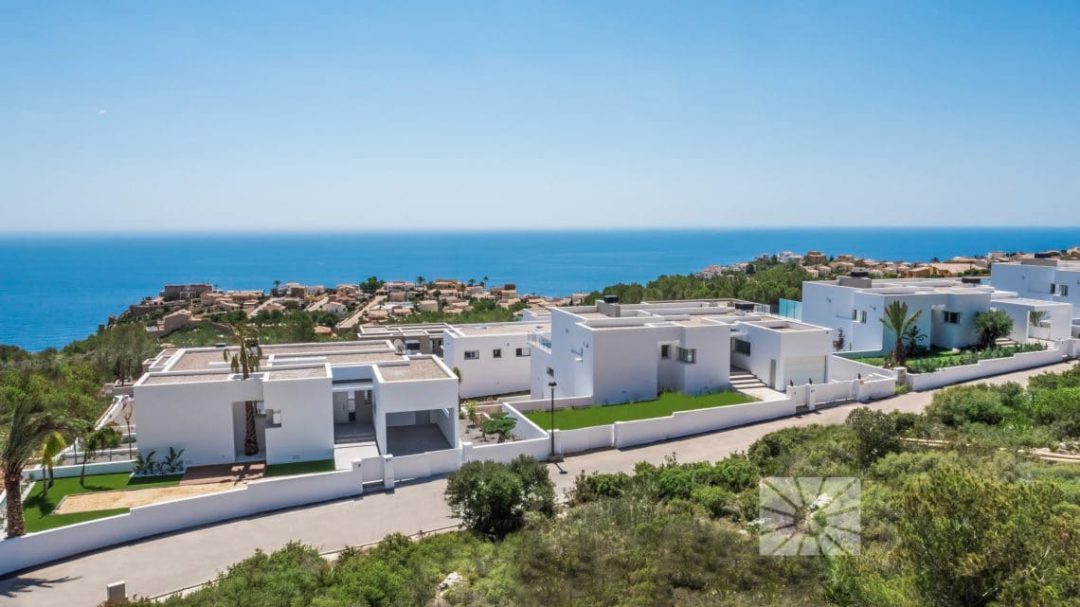 Villas for sale with wonderful sea views and ready to move in