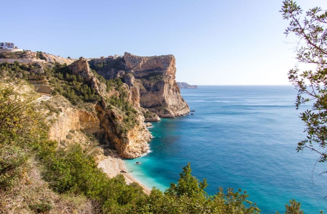 Ontdek het nieuwe pad dat Cala Moraig verbindt met Cala de Els Testos en Morro del Roabit