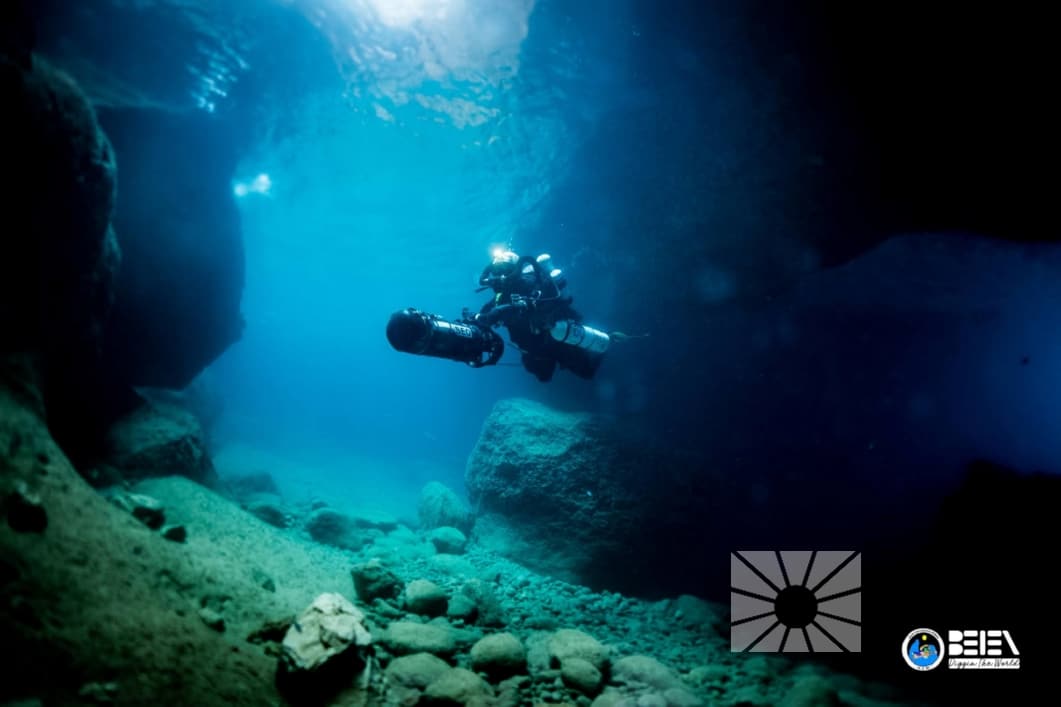 Unexplored places in the Moraig sea cave